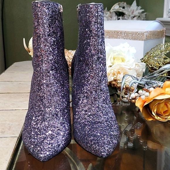 NIOB! HP!! MARC FISHER STOLLA BOOTIES in Silver Metallic - Picture 2 of 7